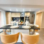 Apartment Le Grand T4 - Wifi, Parking, Clim