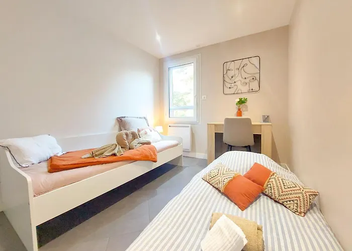 Le Grand T4 - Wifi, Parking, Clim